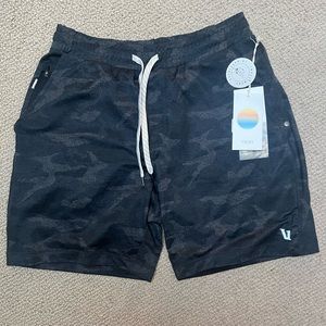 Men’s Vuori 7” shorts Small